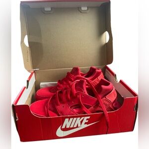 NIKE AIR HUARACHE 5.5y 
Original price is $140
I want $80 Or best offer:)